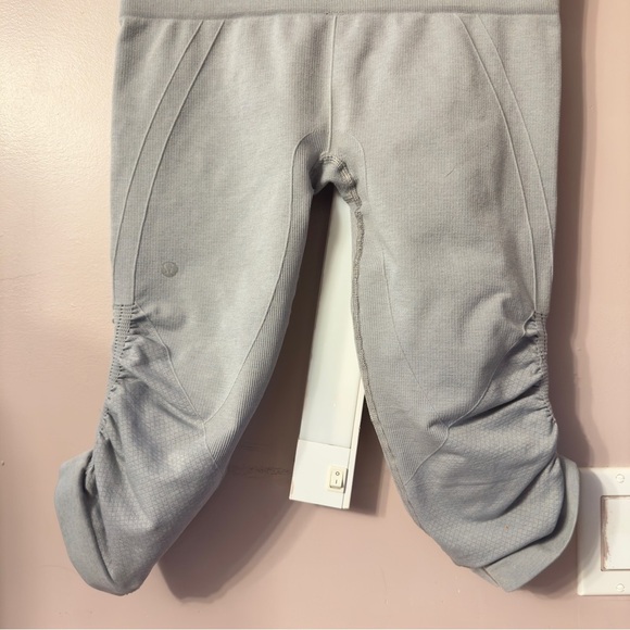 Lululemon Awakening Crop *Taryn Toomey Collection 17" Gray Women Size 8 - Picture 6 of 14